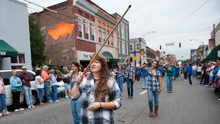 parade11090077.jpg