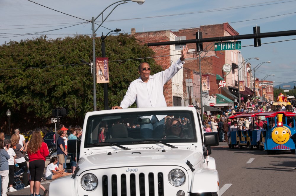 parade14092904.jpg