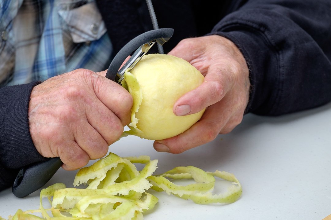 applepeel15096993.jpg