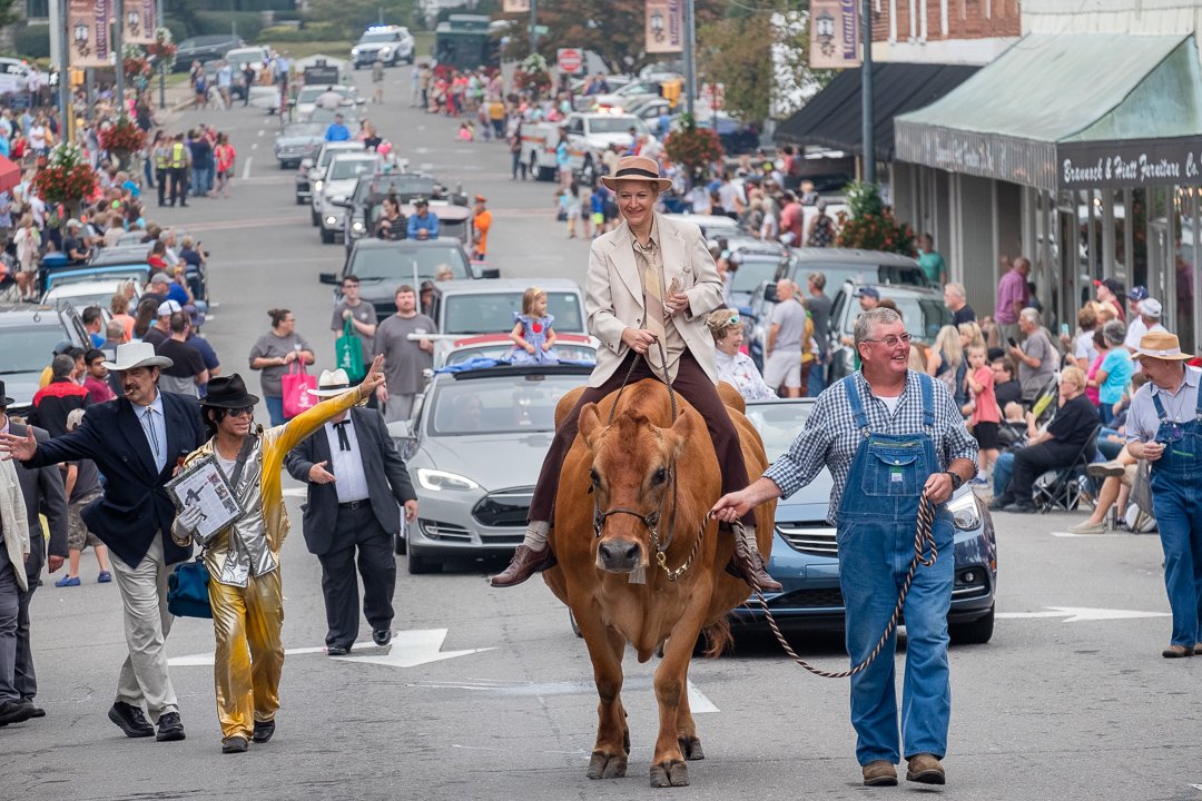 parade190977.jpg