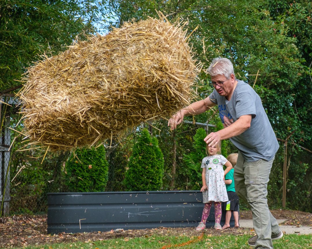 haybaletoss22093314.jpg